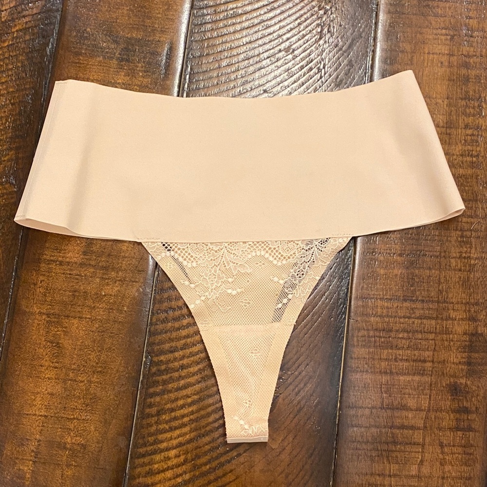 NWOT SPANXsupersmooth Undie-techtable Cream Lace Thong - Picture 4 of 9